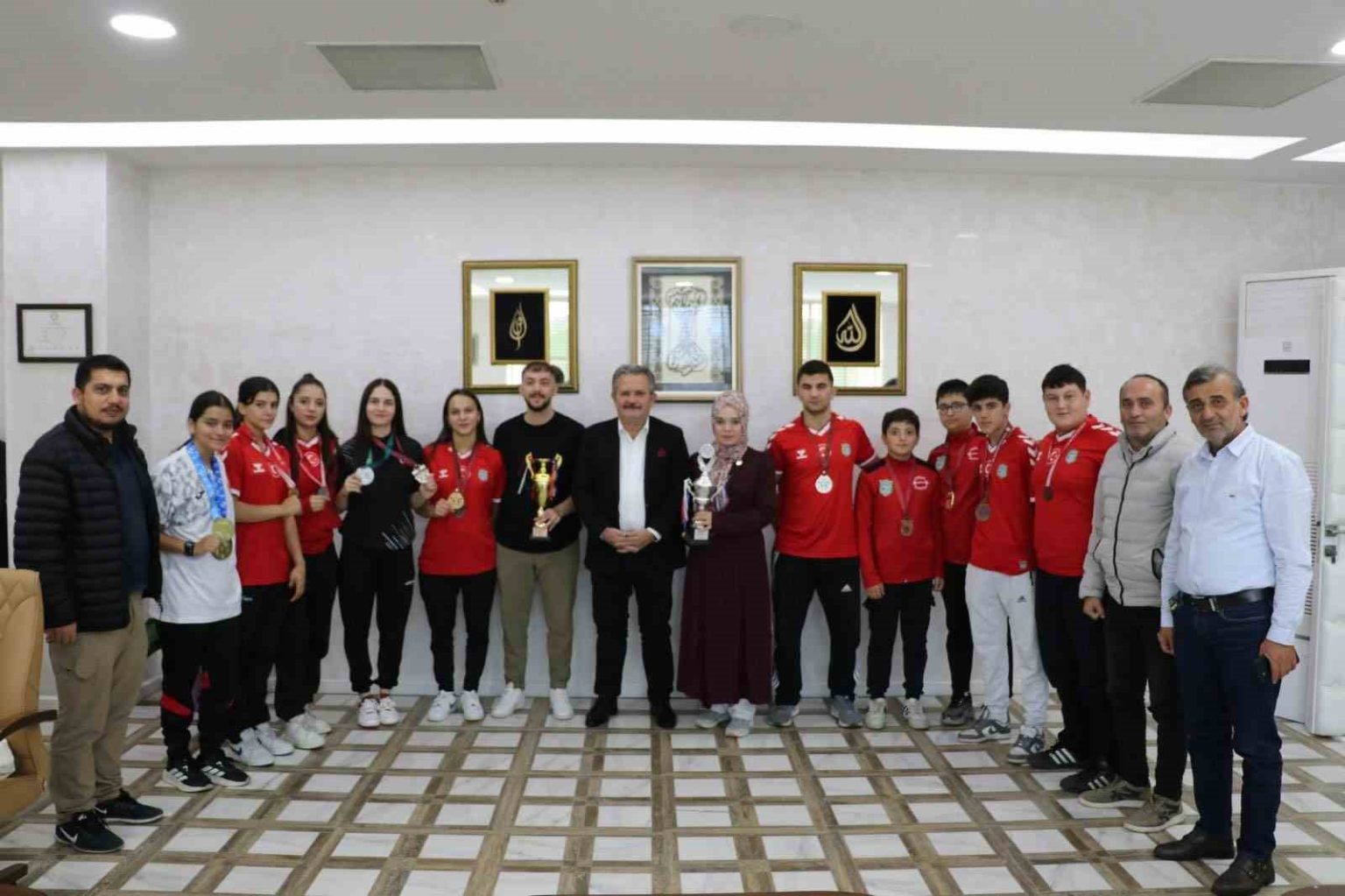baskan-kologlu-dunya-ve-avrupa-sampiyonu-haltercileri-agirladi