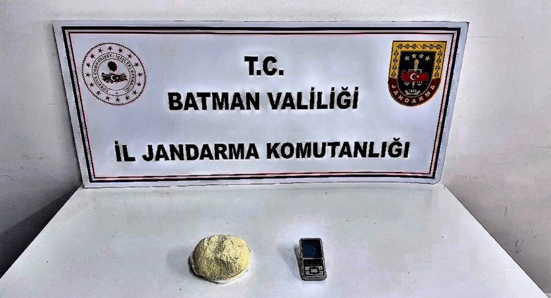 batmanda-uyusturucu-saticilarina-darbe-piyasa-degeri-38-milyon-lira-olan-uyusturucu-ele-gecirildi