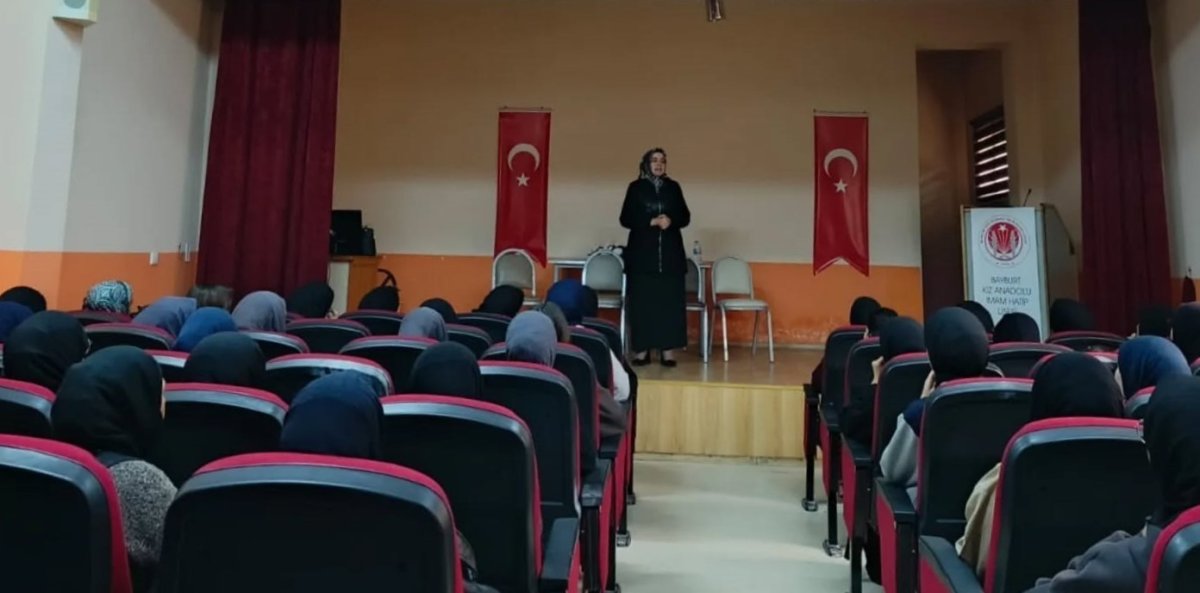 bayburtta-lise-ogrencilerine-yonelik-peygamberimiz-ve-aile-ahlaki-konulu-konferans-duzenlendi