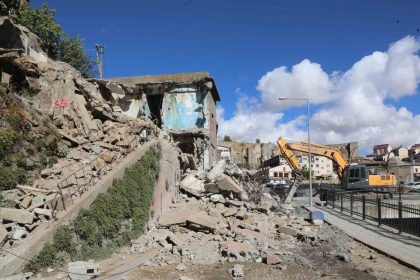 bitliste-metruk-binalar-yikiliyor