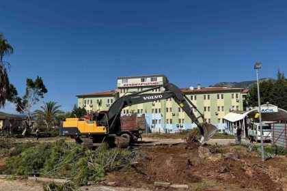 bozyazi-devlet-hastanesi-ek-hizmet-binasi-icin-ilk-kazma-vuruldu