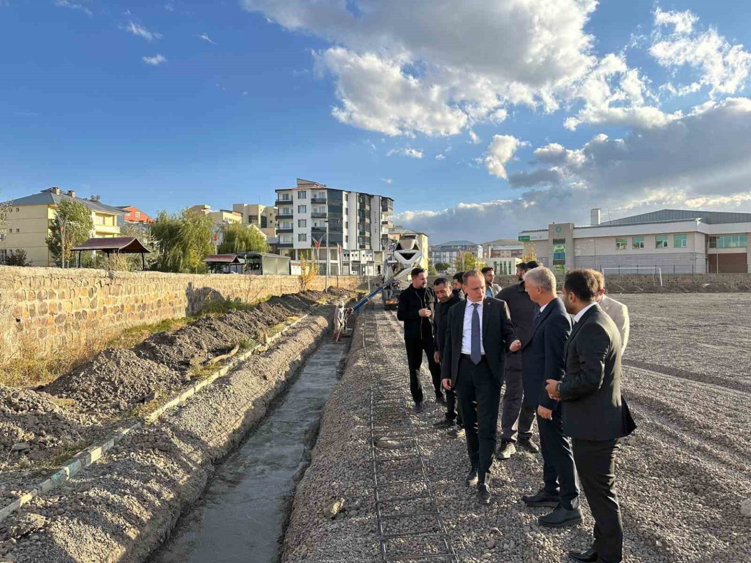 bulanikta-stadyum-yenileniyor