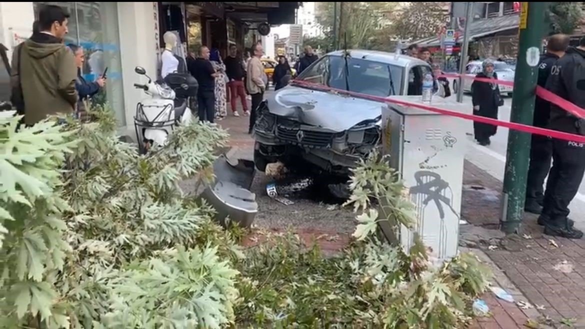 bursada-otomobilin-carptigi-ogrenci-yaralandi