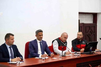 caycumada-kahverengi-kokarca-bocegiyle-mucadele-toplantisi-yapildi