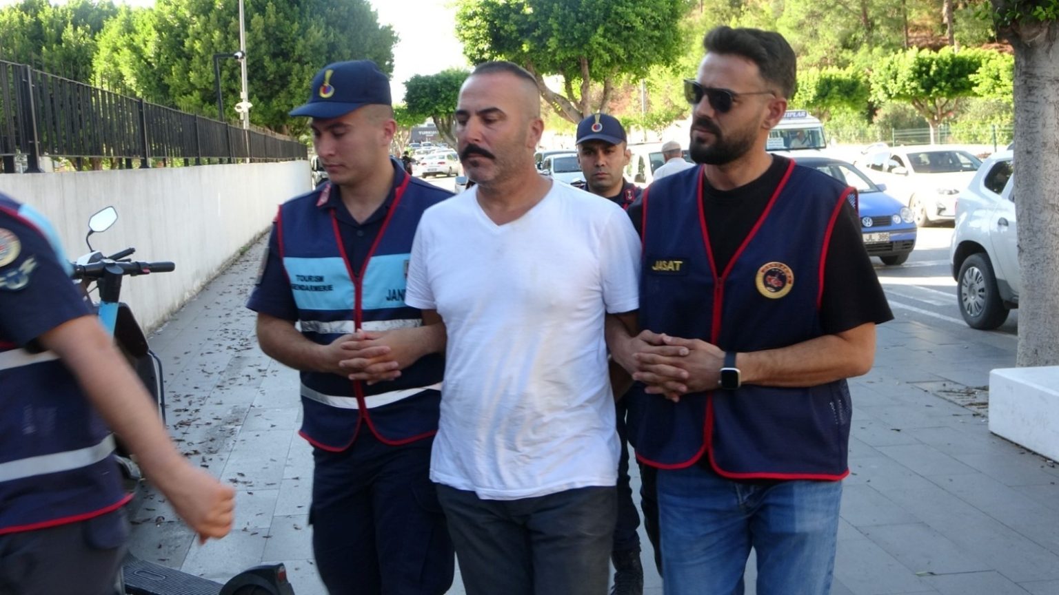 cop-kamyonunda-mesai-arkadasini-olduren-cinayet-zanlisi-cok-hizli-suruyordu-konusmalarina-dikkat-etmiyordu