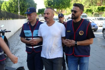 cop-kamyonunda-mesai-arkadasini-olduren-cinayet-zanlisi-cok-hizli-suruyordu-konusmalarina-dikkat-etmiyordu