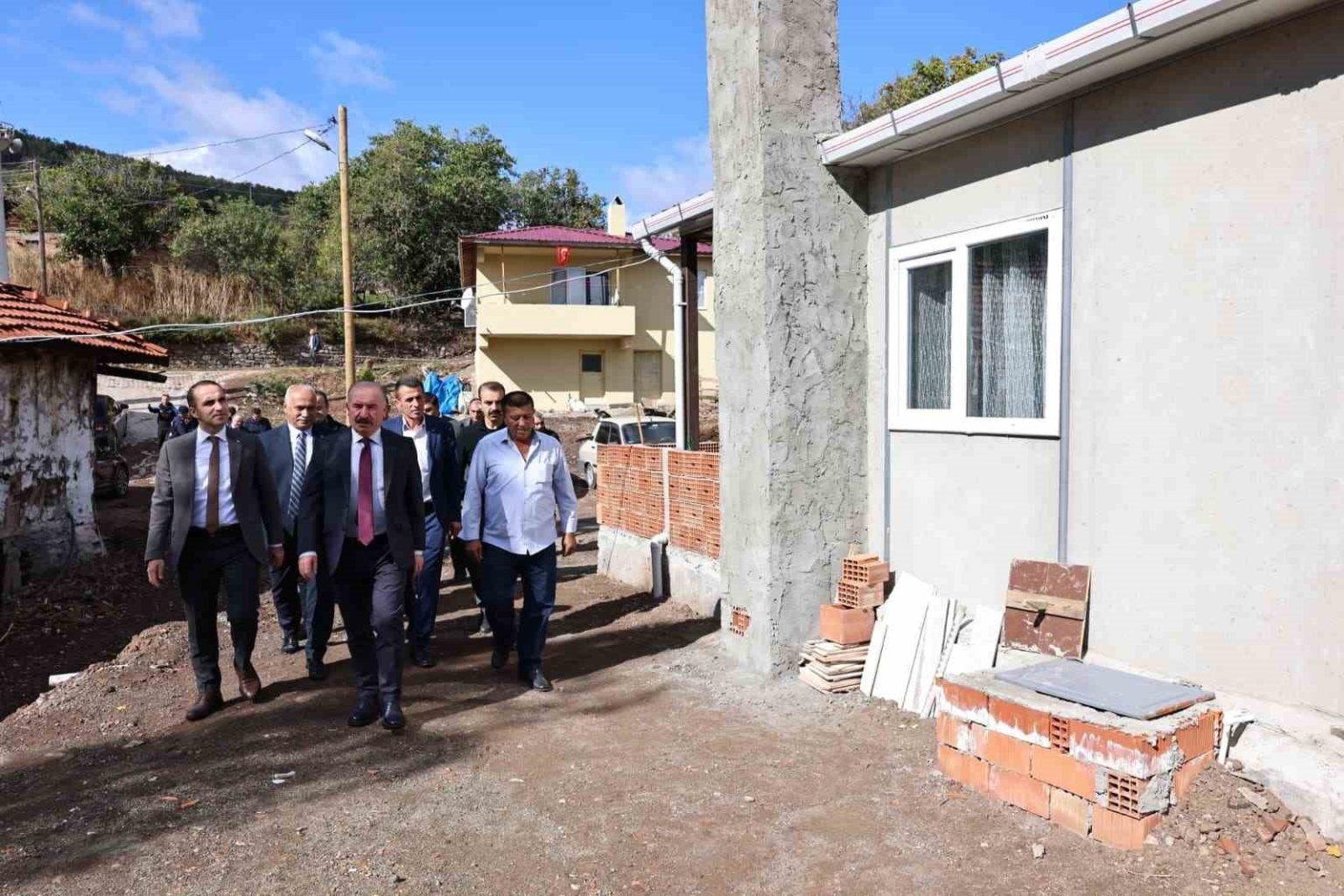 corumda-yanginda-evlerini-kaybeden-aileler-yeni-yuvalarina-kavustu