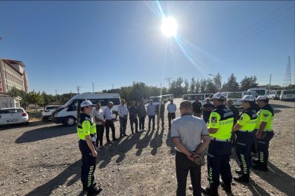 diyarbakirda-okul-servis-arac-suruculeri-icin-trafik-guvenligi-egitimi-verildi