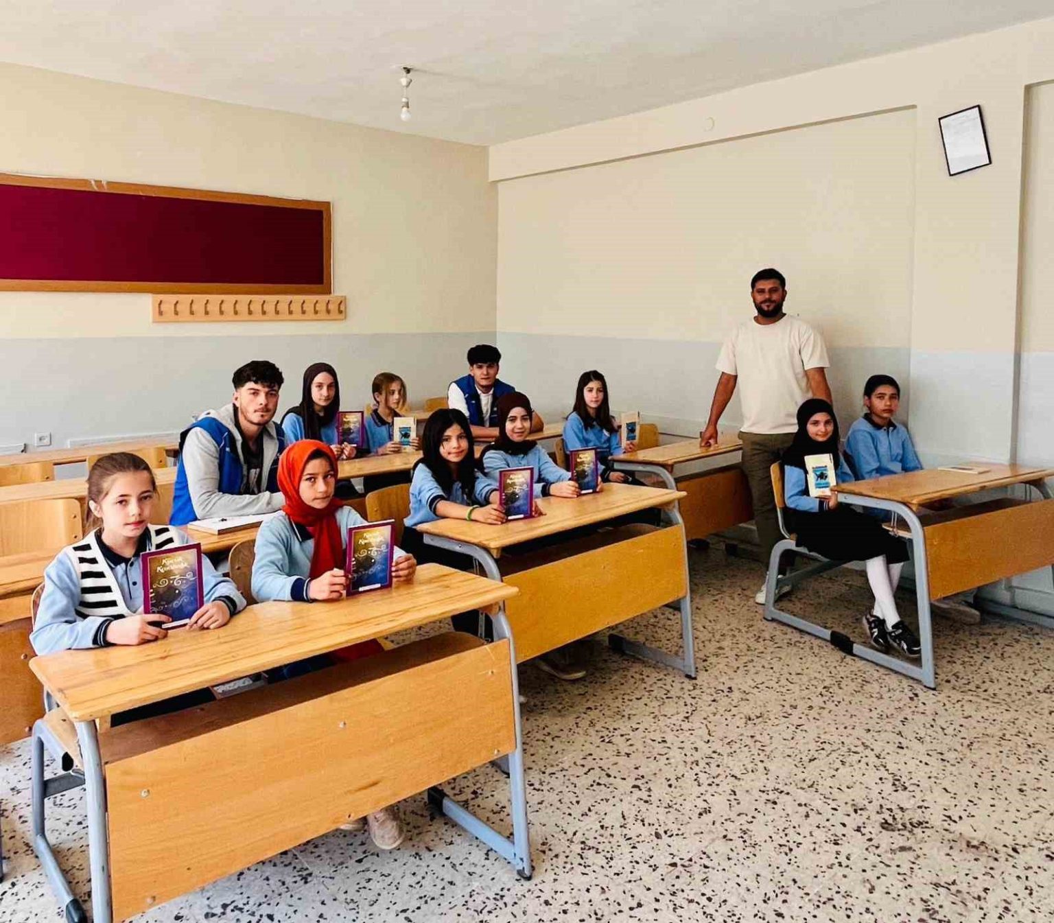 genclik-merkezinden-ogrencilerle-kitap-okuma-etkinligi