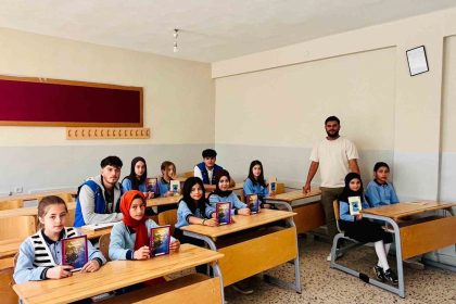 genclik-merkezinden-ogrencilerle-kitap-okuma-etkinligi