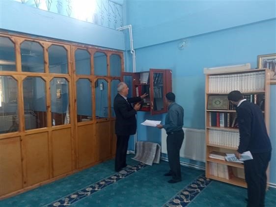 hakkarideki-camilerde-kitaplik-calismasi-tamamlandi