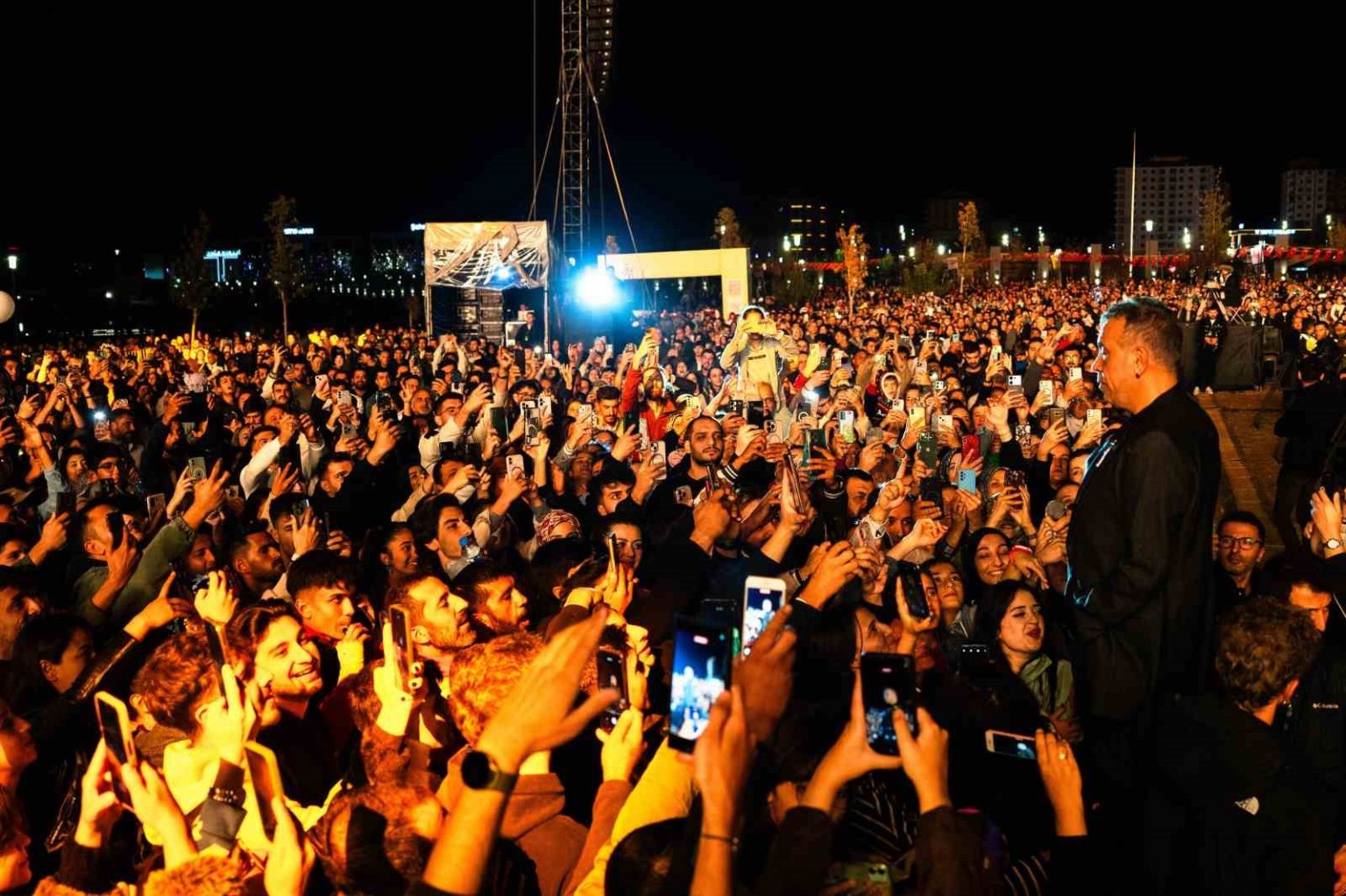 haluk-levent-bu-sarkiyi-filistinli-cocuklar-icin-soyluyorum