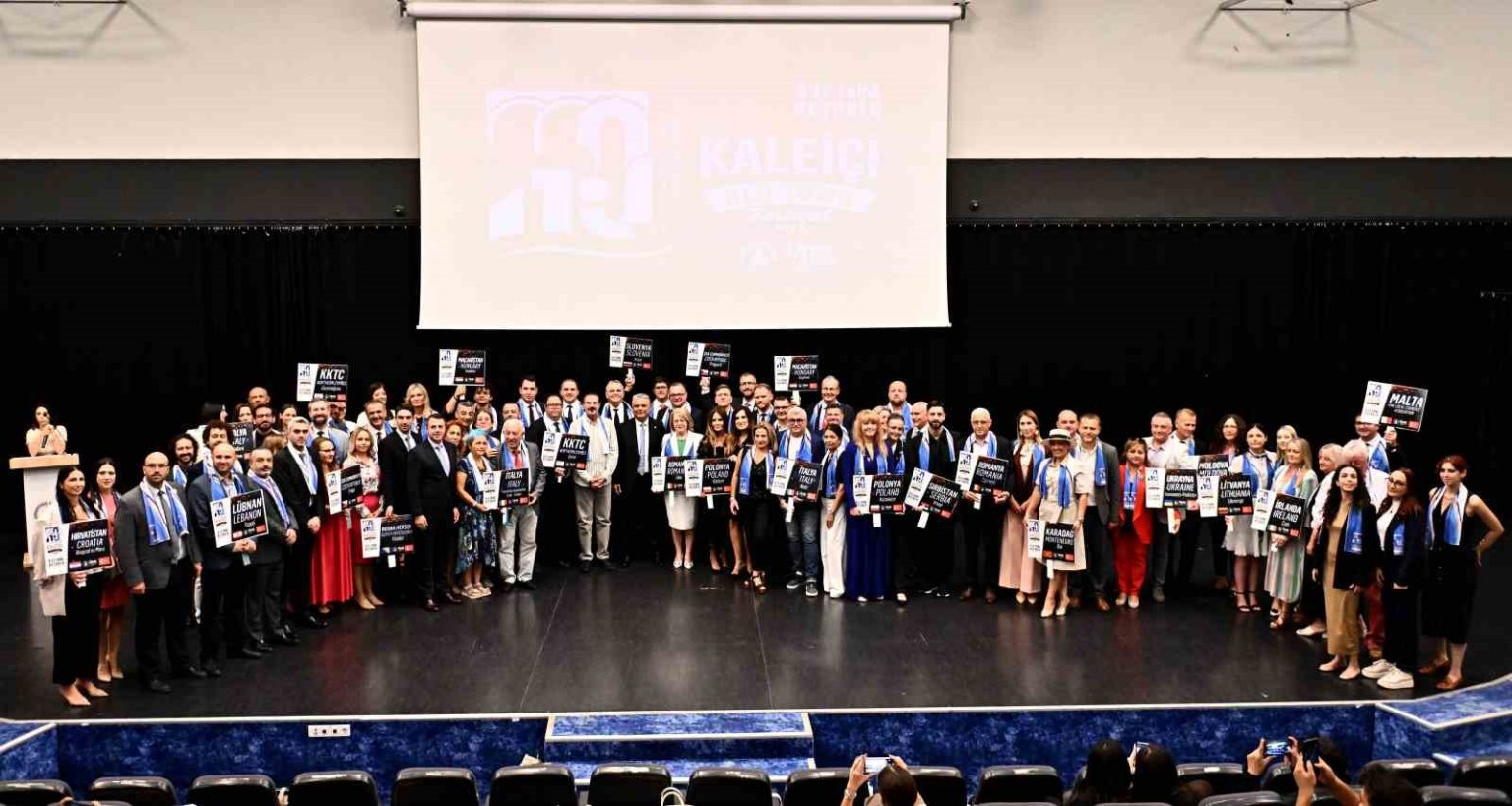 kaleici-old-town-festivali-gala-yemegiyle-basladi