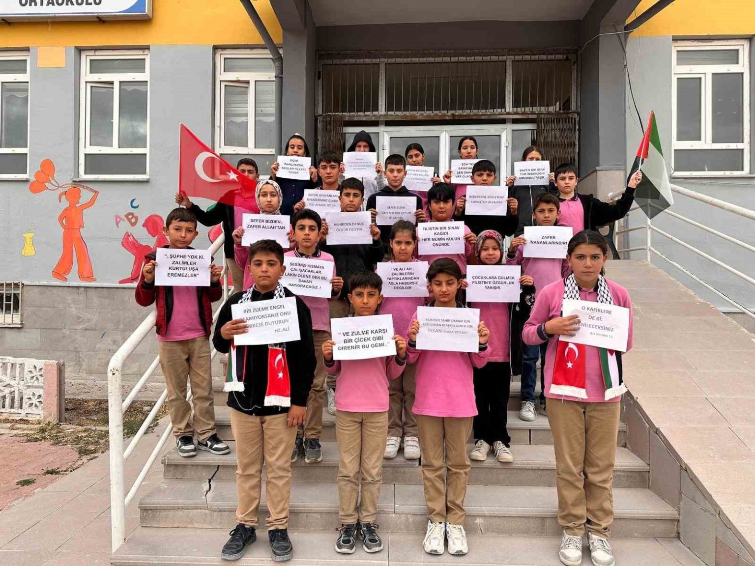karapinarda-kucuk-ogrencilerden-filistin-icin-anlamli-etkinlik