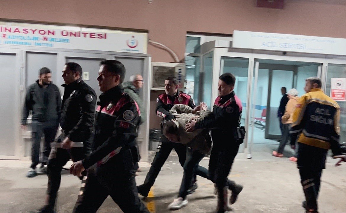 kendisini-dolandirdigini-iddia-ettigi-arkadasini-silahla-vurdu