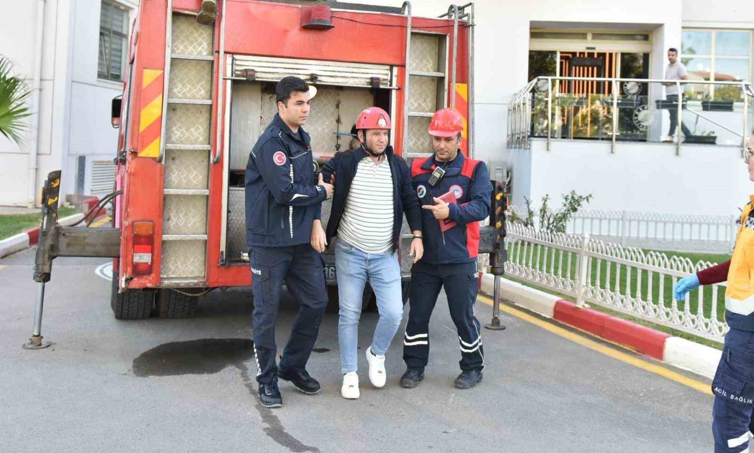 kepez-belediyesinden-gercegini-aratmayan-deprem-tatbikati