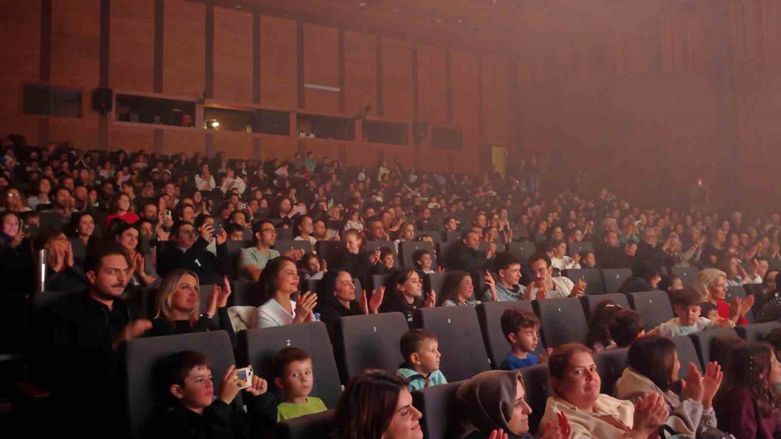 kocaelide-perdeler-cocuklar-icin-acildi