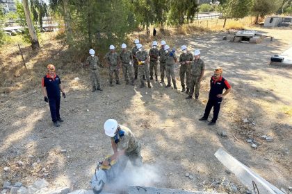 komandolara-enkazda-arama-kurtarma-egitimi-verildi