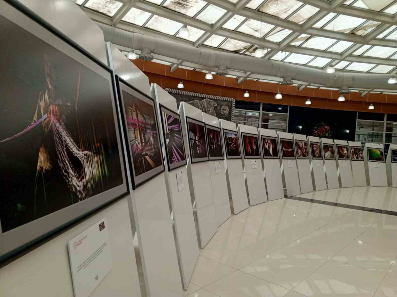 kutnu-kumas-sergisi-ziyaretcilerini-osmanli-modasina-goturuyor