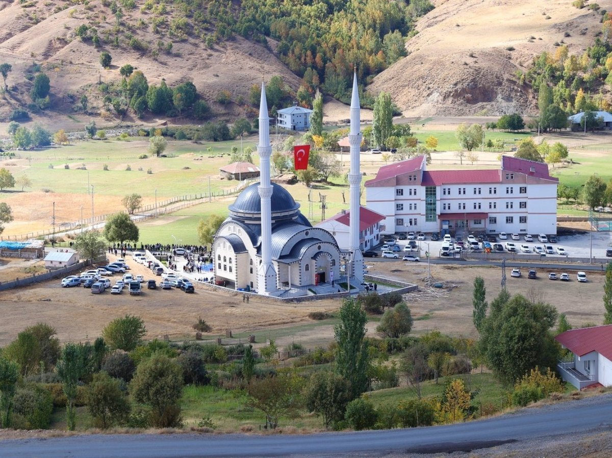 musta-ucevler-koyu-camisi-ibadete-acildi