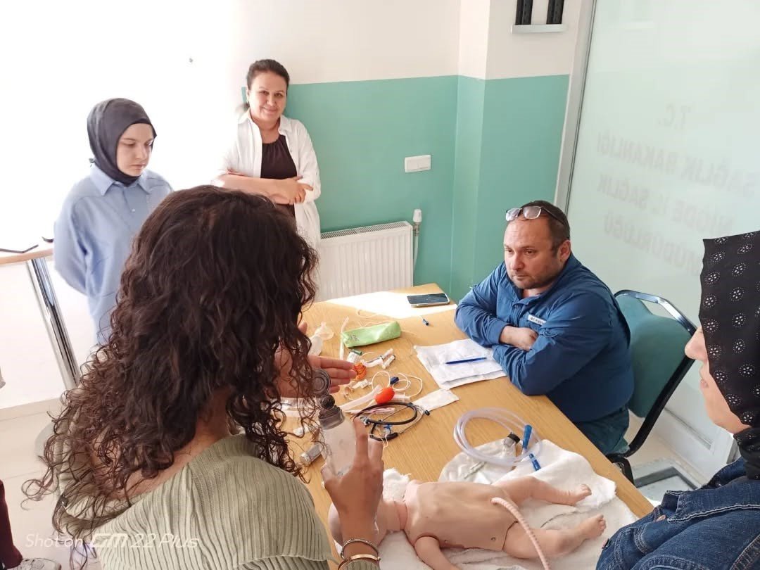 nigdede-yenidogan-canlandirma-egitimi-duzenlendi