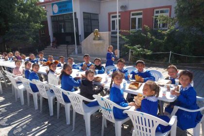 ogretmenlerden-ogrencileri-mutlu-eden-etkinlik