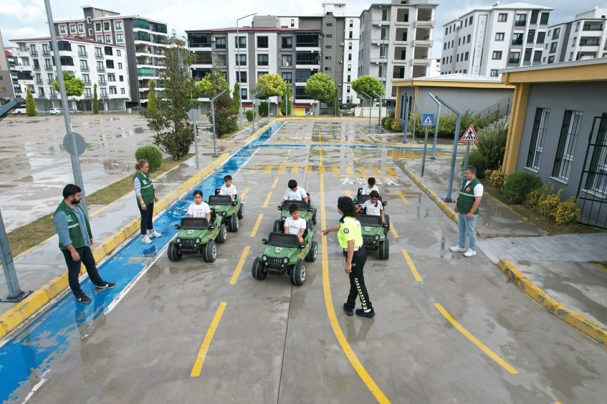 osmaniyede-cocuklar-trafik-kurallarini-eglenerek-ogrendi