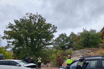 otomobillerin-carpistigi-kazada-2-kisi-yaralandi