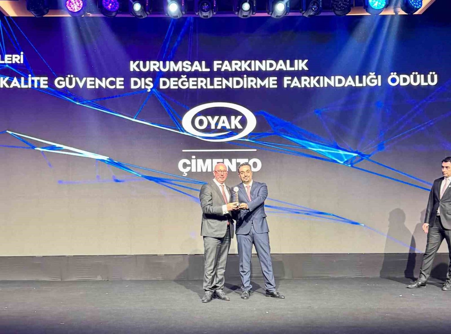 oyak-cimentonun-kurumsal-yonetisim-basarisina-odul