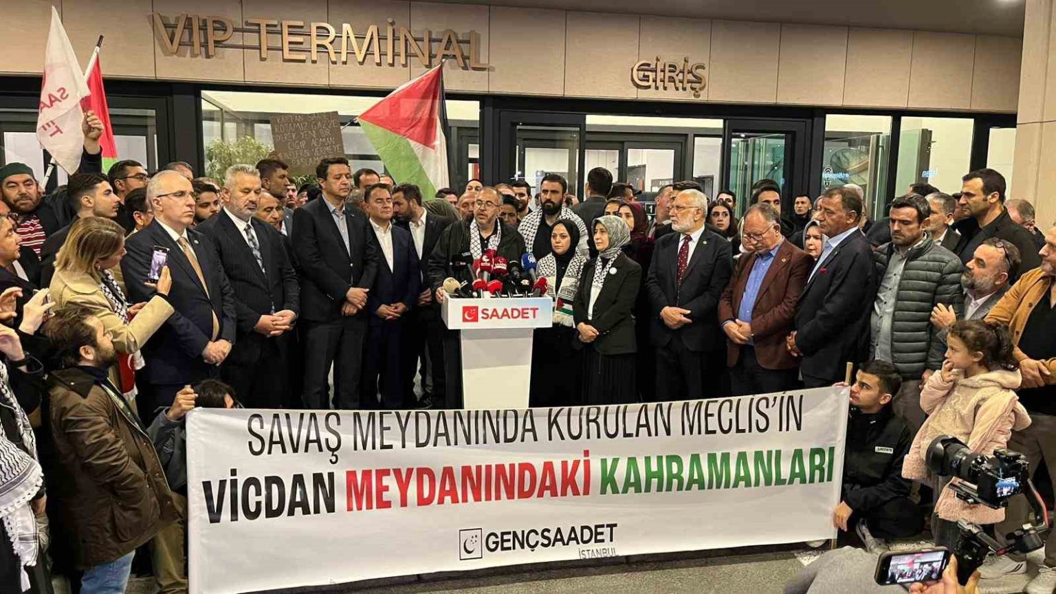 ozgurluk-filosunda-gozaltina-alinan-milletvekilleri-istanbula-geldi