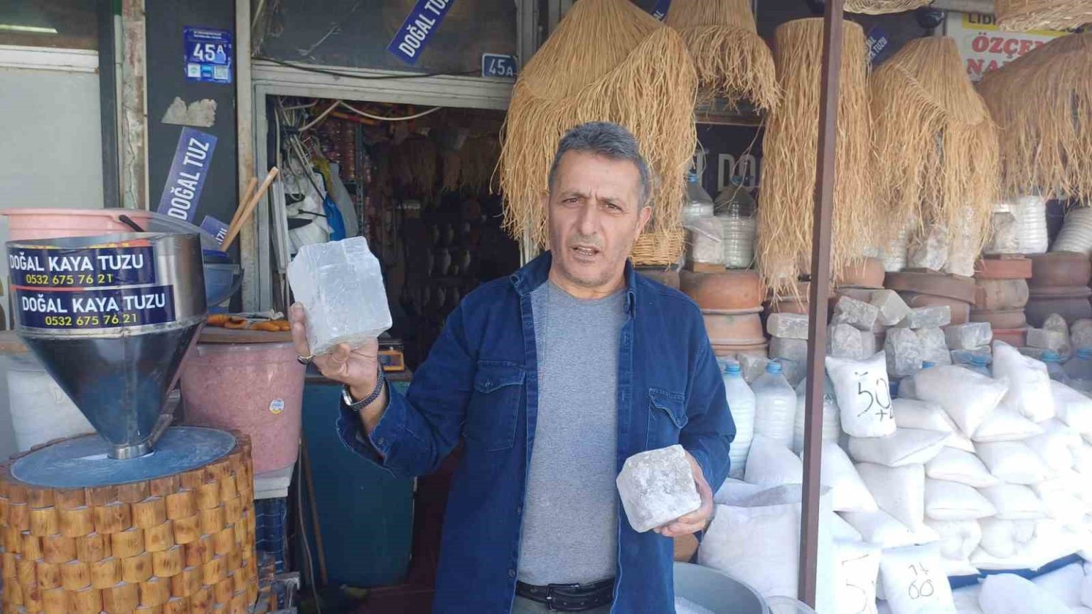 pakistandan-getirdigi-tuzla-yemeklere-lezzet-katiyor