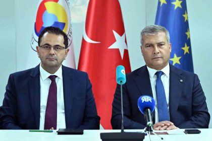 rektor-adiguzel-brukselde-turk-dili-ve-kulturu-programini-tanitti