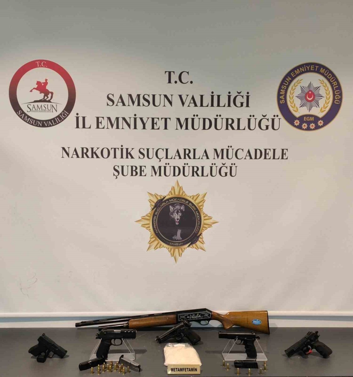 samsunda-narkotik-operasyonu-silah-ve-uyusturucu-ele-gecirildi