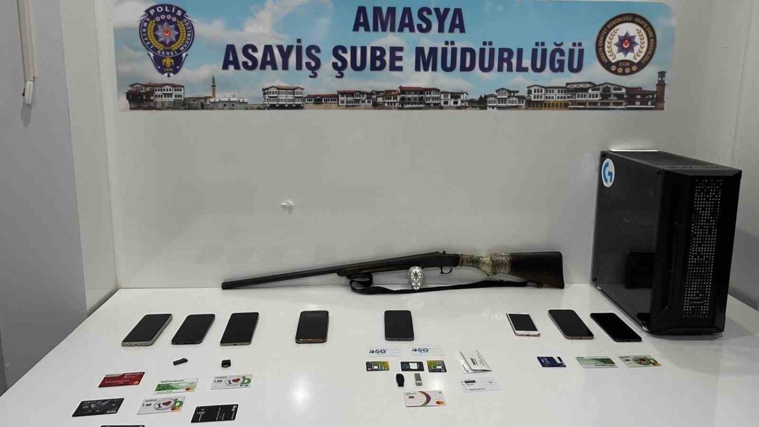santajci-sahte-avukatlar-polise-yakalandi-11-vatandas-832-bin-tl-dolandirildi