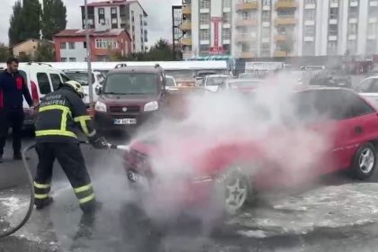 sivasta-park-halindeki-otomobilde-cikan-yangin-panige-neden-oldu