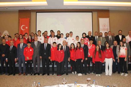 sivasta-zirvedeki-yigidolar-odullerini-aldi