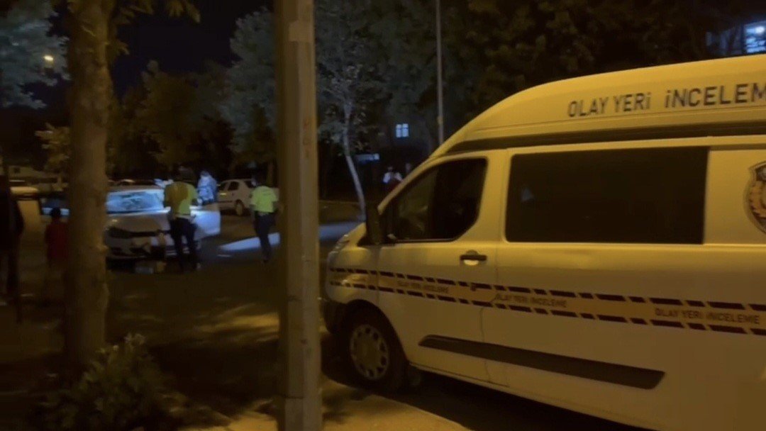 siverekte-anne-ve-kizina-arac-carpti