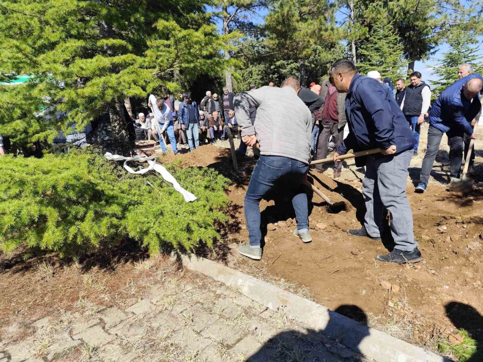 sobadan-zehirlenen-anne-ve-kizi-son-yolculuklarina-ugurlandi