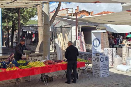 tavas-belediyesi-guvenilir-alisverisi-icin-pazaryerlerinde-tartilari-kontrol-etti