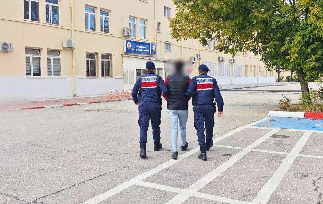 usak-jandarmasindan-uyusturucu-operasyonu