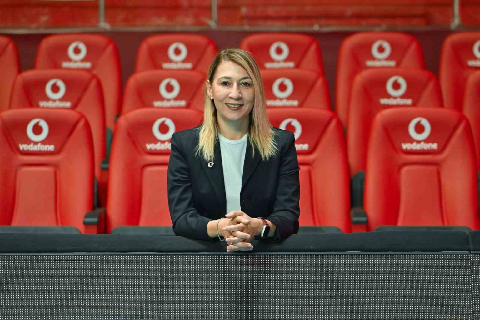 vodafone-kadin-voleybolunun-yaninda-durmaya-devam-ediyor
