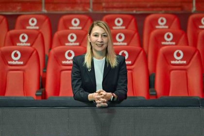vodafone-kadin-voleybolunun-yaninda-durmaya-devam-ediyor
