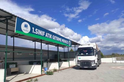 yunusemrede-3-bin-200-kilogram-ilac-topragi-zehirlemeden-imha-edildi