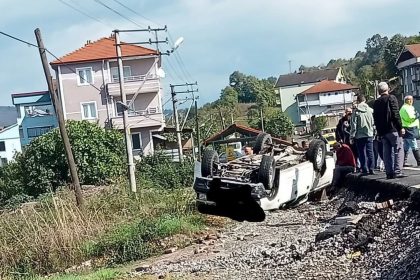 zonguldakta-il-ozel-idare-araci-bahceye-uctu-1-yarali