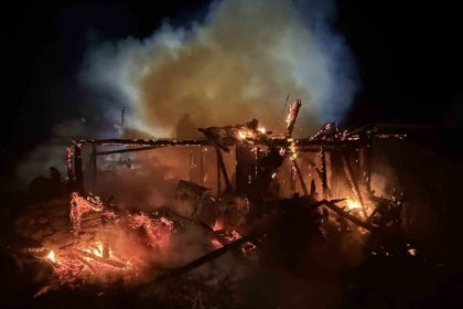 2-katli-ahsap-ev-kule-dondu