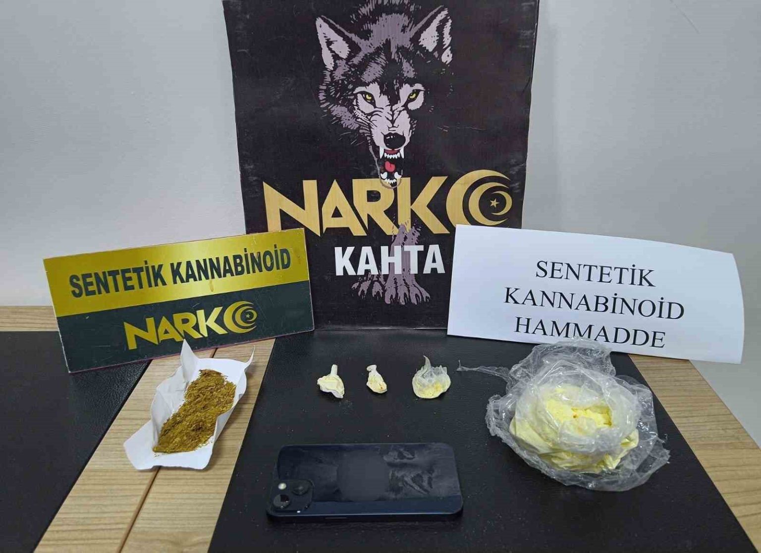 adiyamanda-uyusturucu-operasyonlarinda-12-sahis-tutuklandi