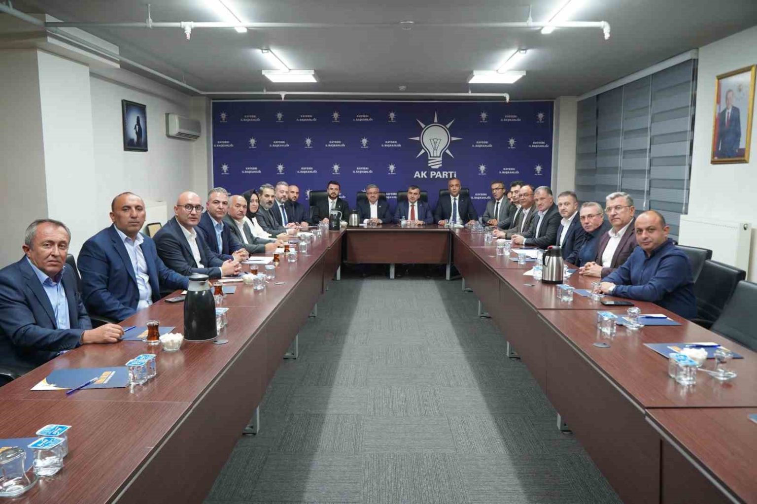 ak-parti-kayseri-teskilatinda-istisare-ve-dayanisma-ruhu-hakim
