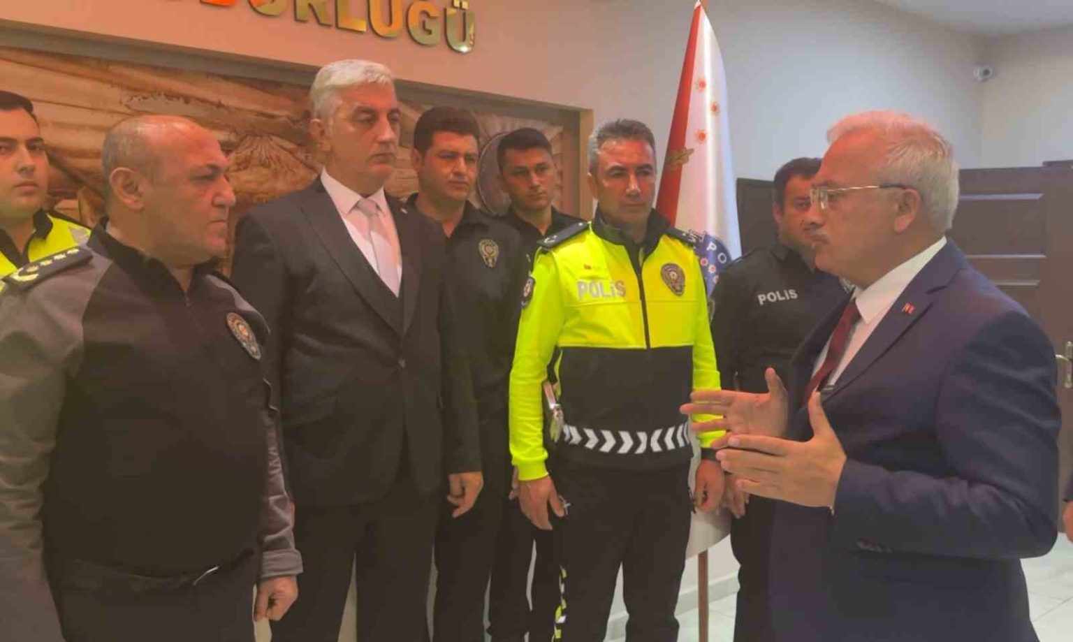 aksaray-valisinden-o-polislere-basari-belgesi