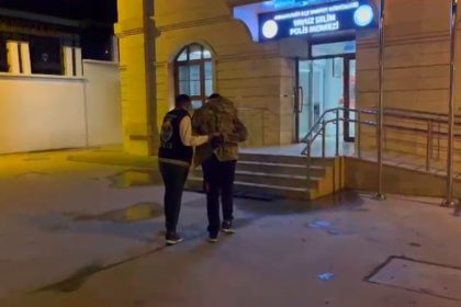 arnavutkoyde-durakta-genc-kiza-sozlu-taciz-kamerada-supheli-yakalandi