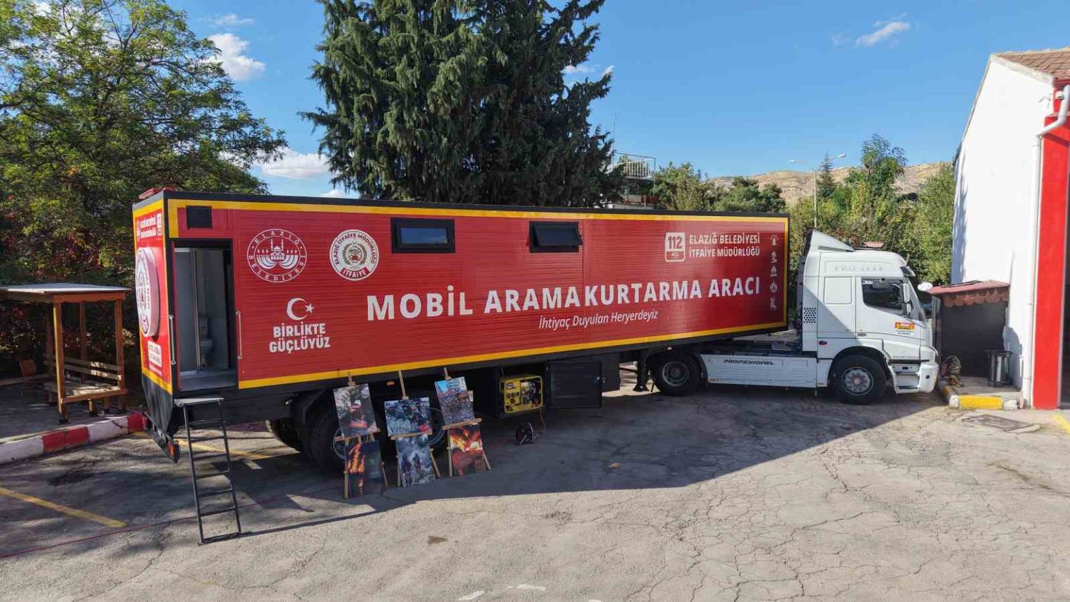 atil-durumdaki-tir-dorsesi-mobil-arama-kurtarma-aracina-donusturuldu